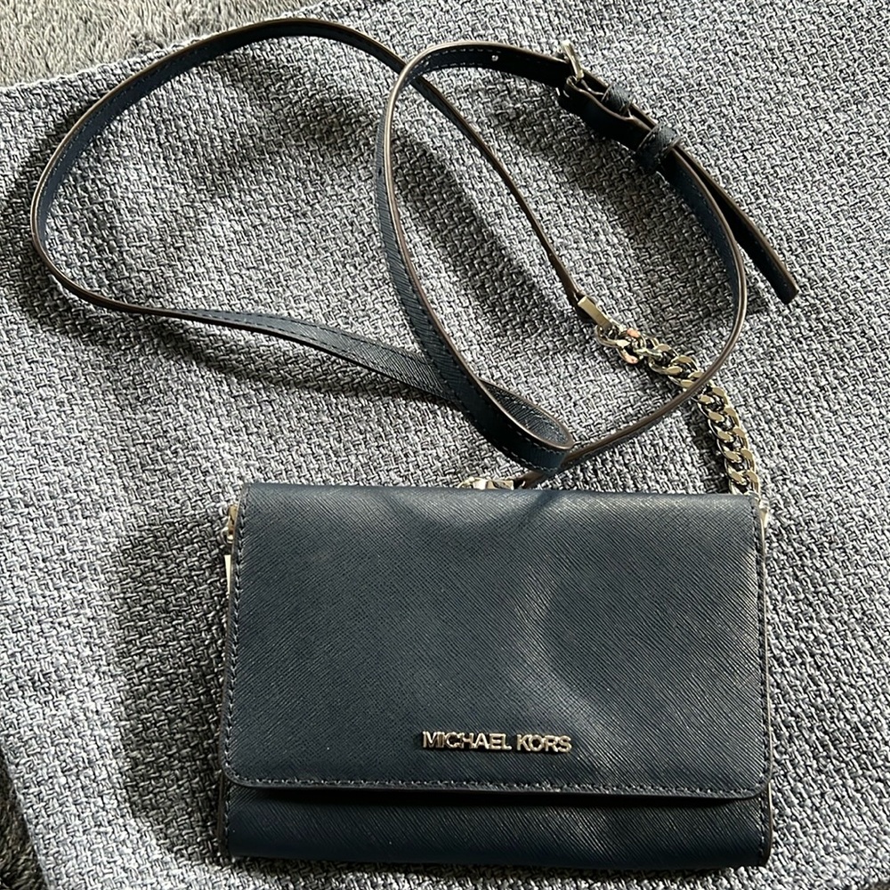 NWT Michael Kors Jet Set Multifunctional Phone Crossbody Bag -Dark Blue